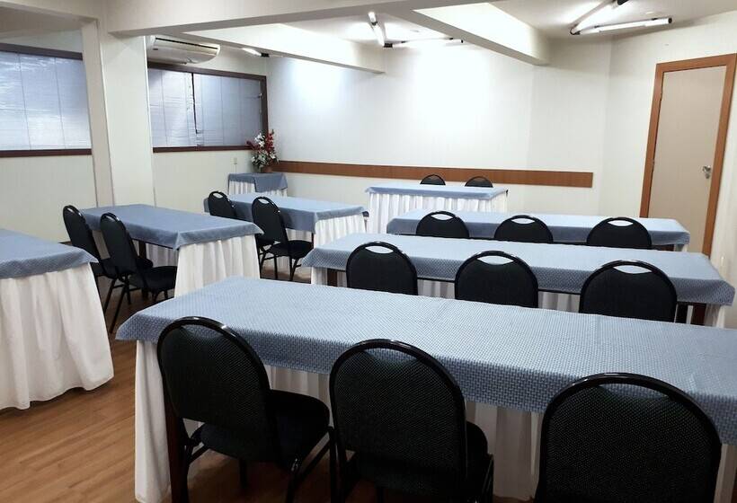 בית מלון כפרי Crillon Palace