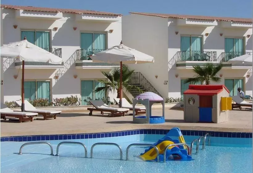 هتل Elaria Beach Resort