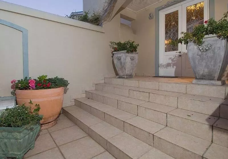 Отель Isola Bella Guest House