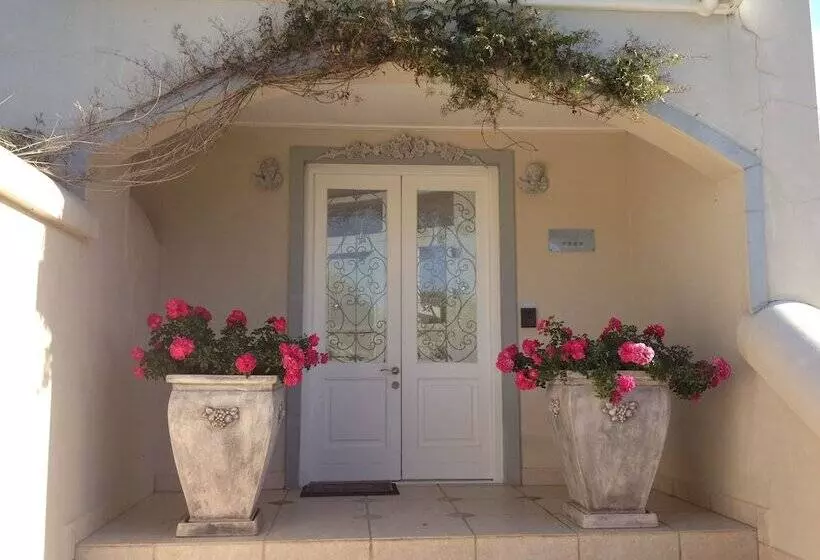 Отель Isola Bella Guest House