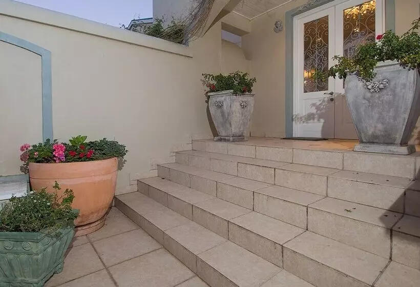 Отель Isola Bella Guest House