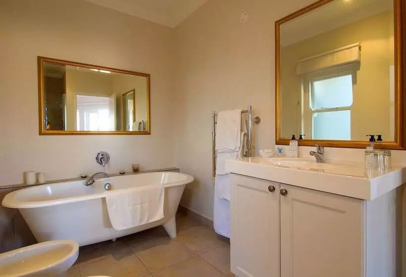 Отель Isola Bella Guest House