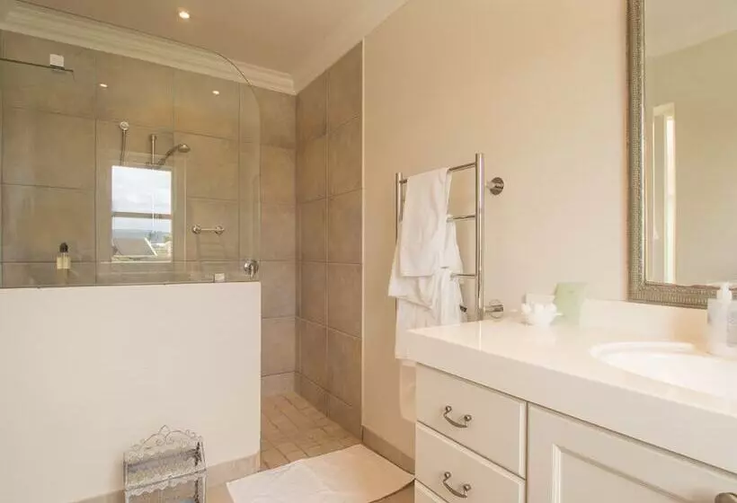 Отель Isola Bella Guest House