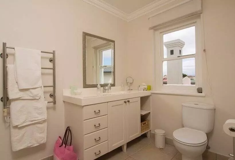 Отель Isola Bella Guest House