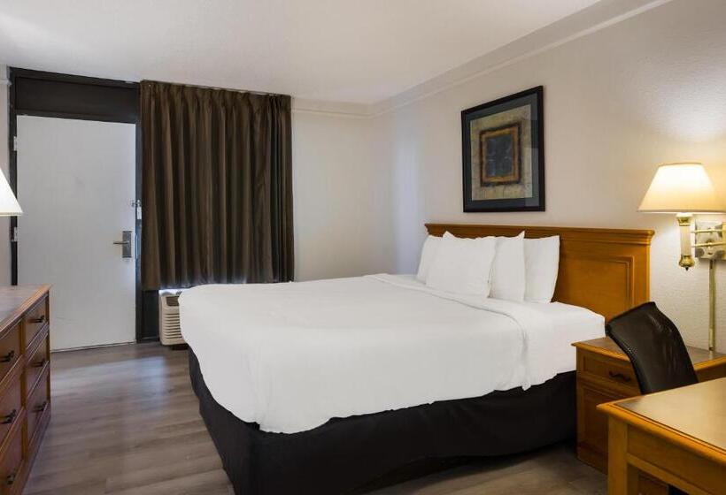 فندق Super 8 By Wyndham Savannah