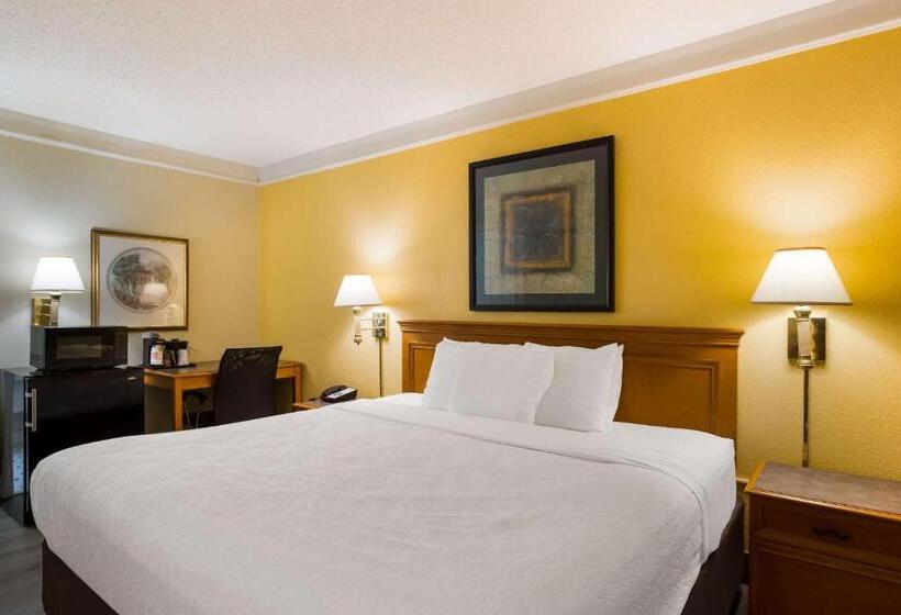 فندق Super 8 By Wyndham Savannah