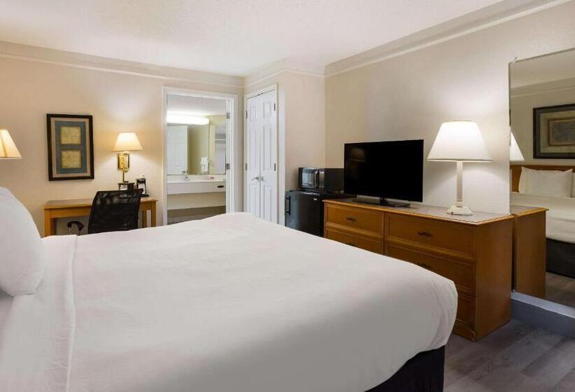 فندق Super 8 By Wyndham Savannah