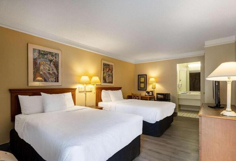 فندق Super 8 By Wyndham Savannah