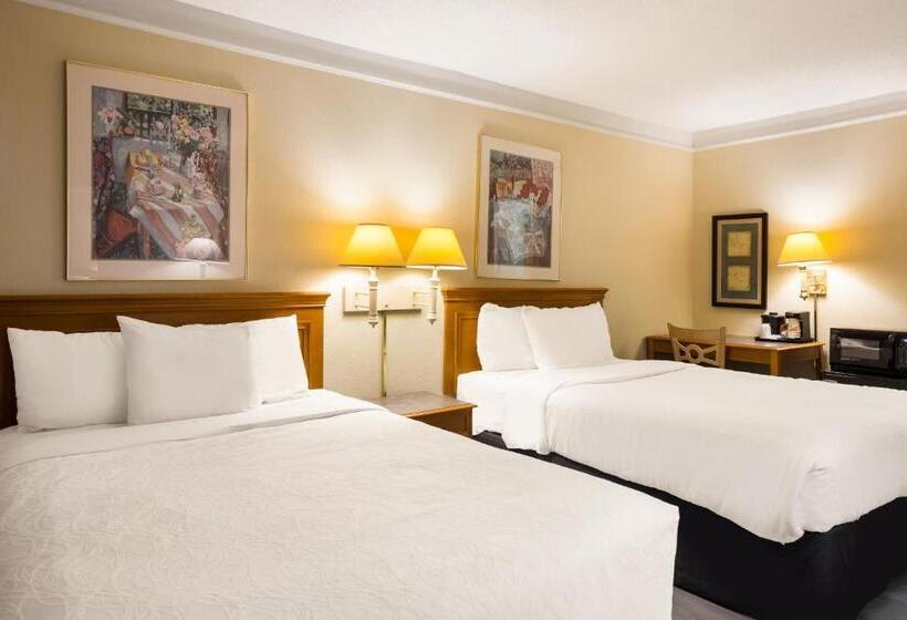 فندق Super 8 By Wyndham Savannah