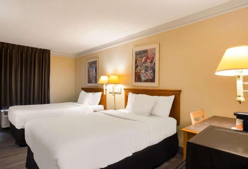 فندق Super 8 By Wyndham Savannah