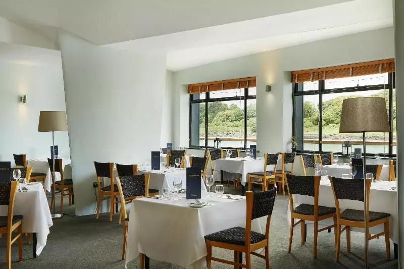 هتل Waterford Marina