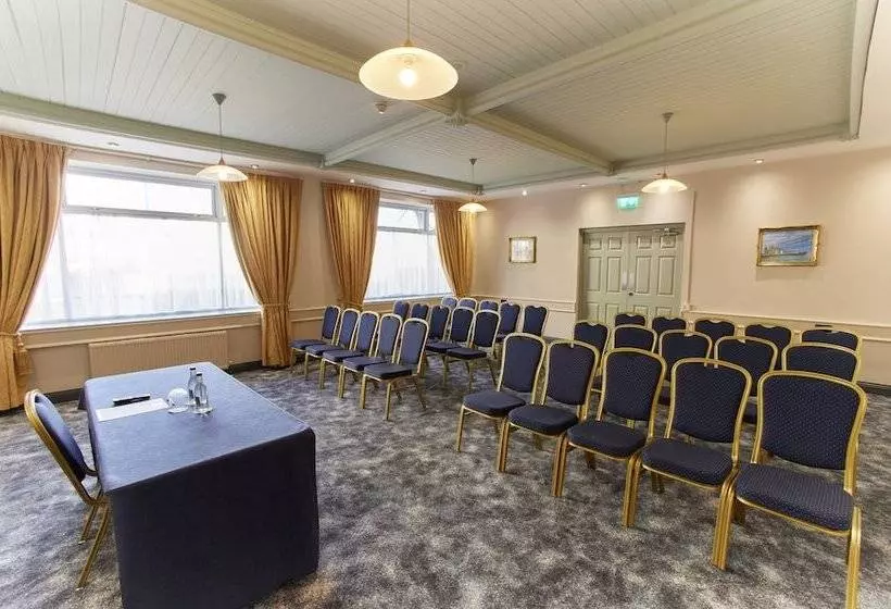 هتل Waterford Marina