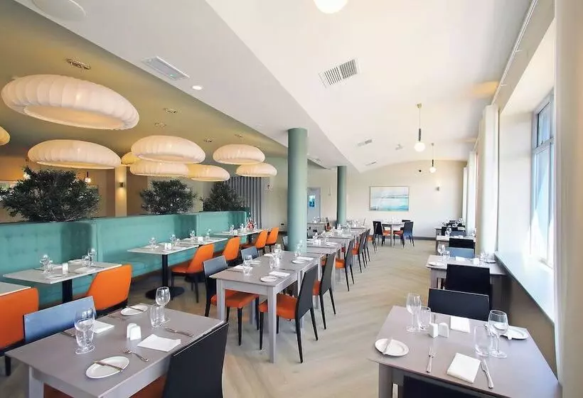 هتل Waterford Marina