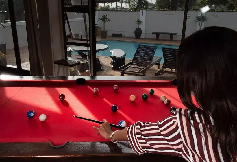 فندق Woodbridge Lodge