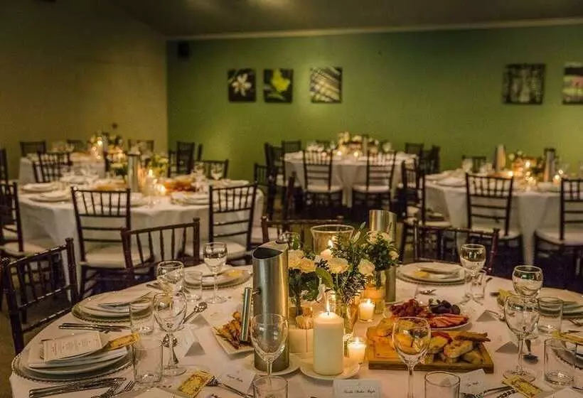 בית מלון כפרי Angourie Resort