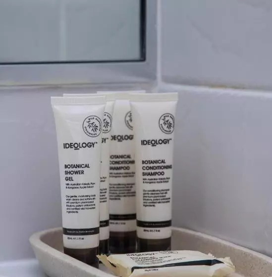 בית מלון כפרי Byron Lakeside Holiday Apartments