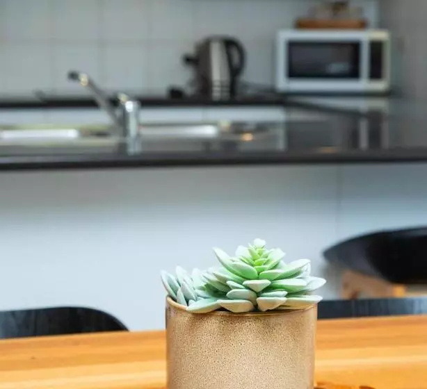 בית מלון כפרי Byron Lakeside Holiday Apartments