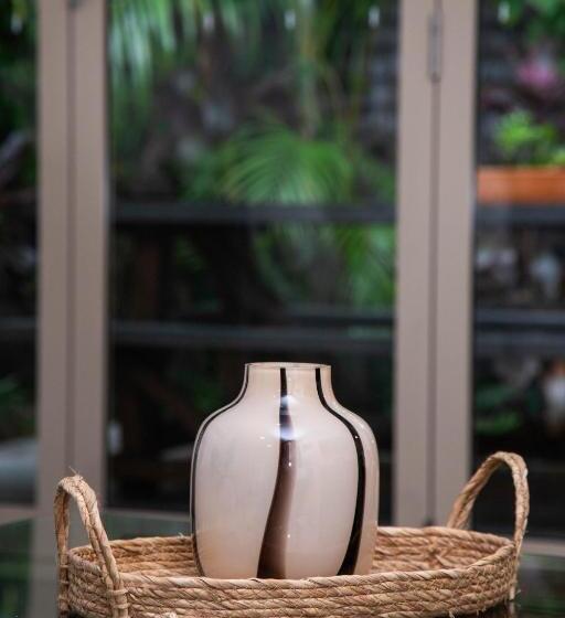 호텔 Byron Lakeside Holiday Apartments