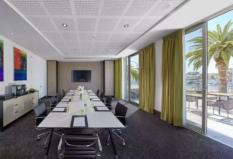 호텔 Crown Promenade Perth