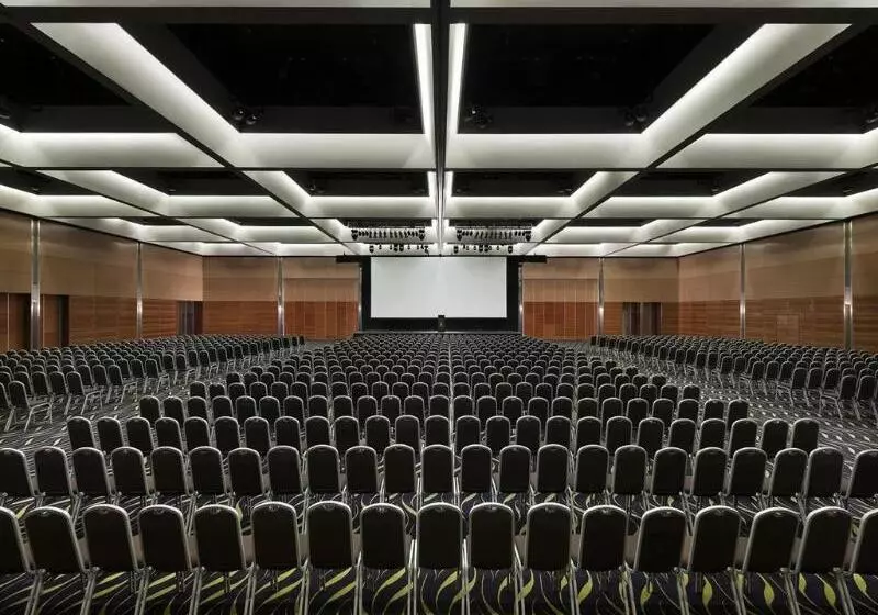 호텔 Crown Promenade Perth