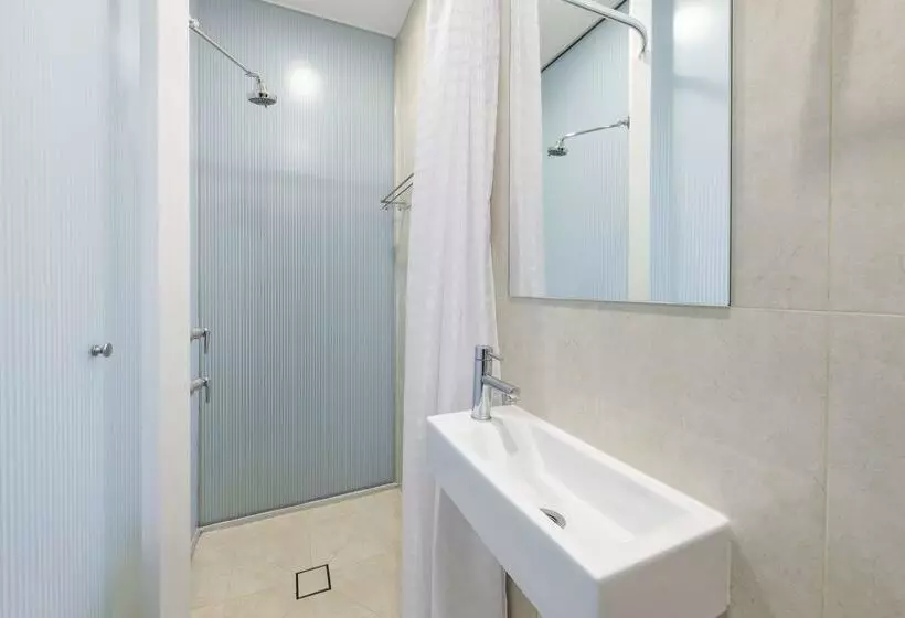 בית מלון כפרי Oaks Melbourne On Collins Suites