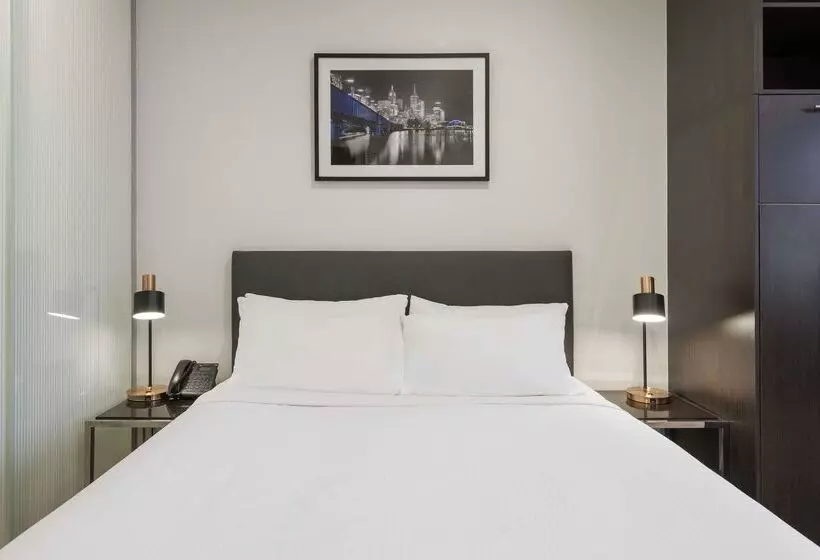 בית מלון כפרי Oaks Melbourne On Collins Suites