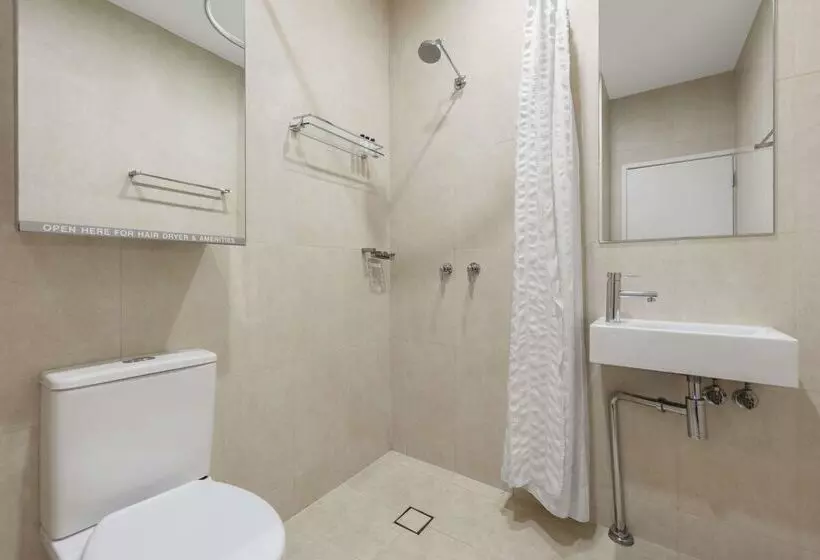 בית מלון כפרי Oaks Melbourne On Collins Suites