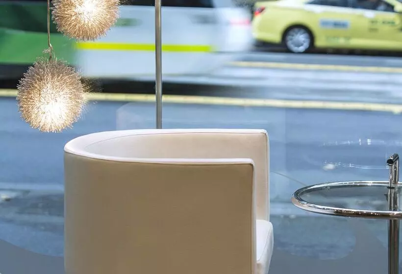 בית מלון כפרי Oaks Melbourne On Collins Suites