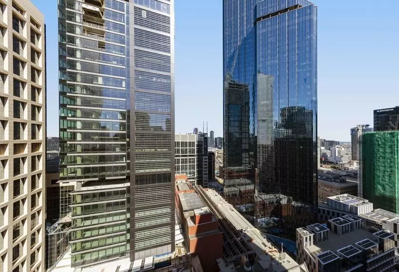 בית מלון כפרי Oaks Melbourne On Collins Suites