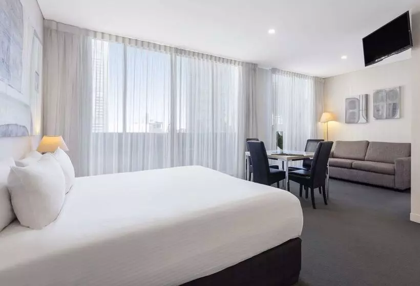 בית מלון כפרי Oaks Melbourne On Collins Suites