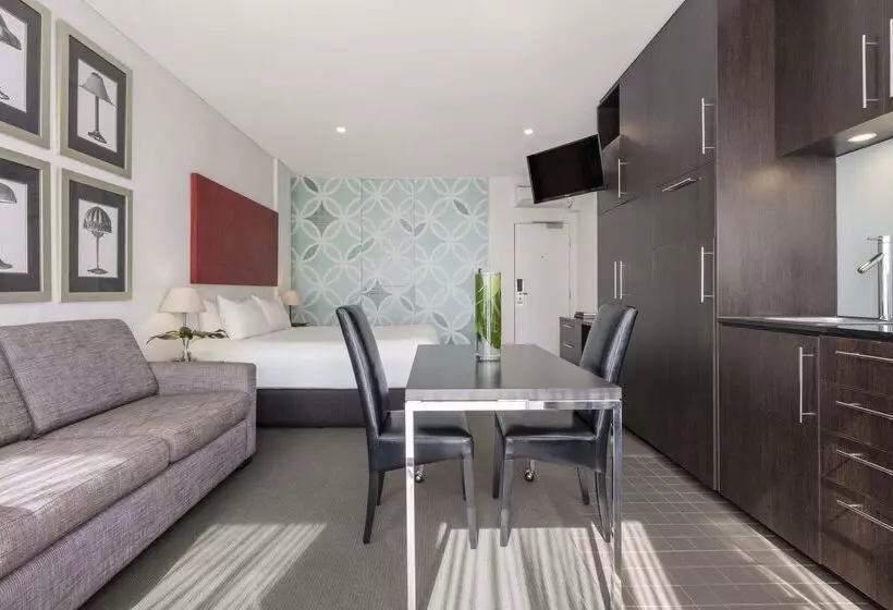 בית מלון כפרי Oaks Melbourne On Collins Suites