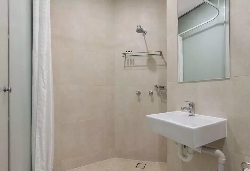 בית מלון כפרי Oaks Melbourne On Collins Suites