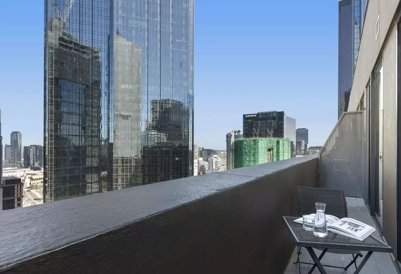 בית מלון כפרי Oaks Melbourne On Collins Suites