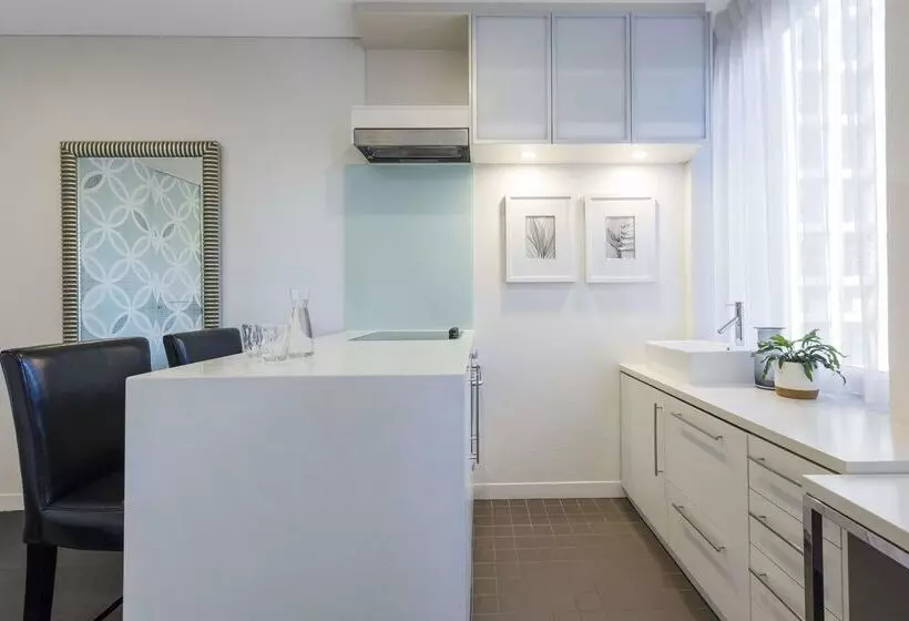 בית מלון כפרי Oaks Melbourne On Collins Suites