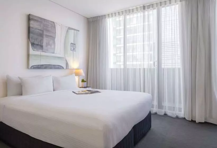 בית מלון כפרי Oaks Melbourne On Collins Suites