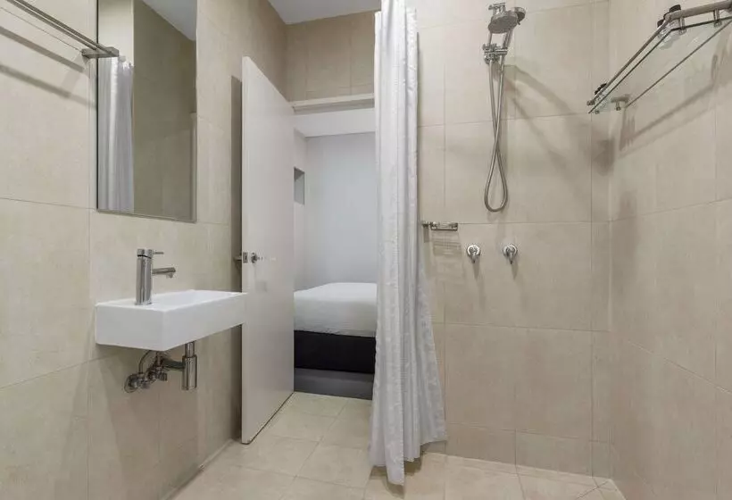 בית מלון כפרי Oaks Melbourne On Collins Suites