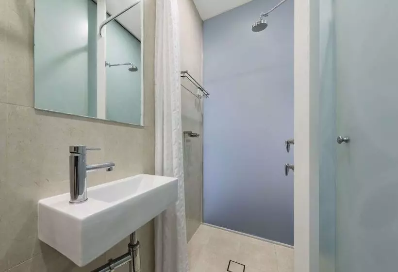 בית מלון כפרי Oaks Melbourne On Collins Suites