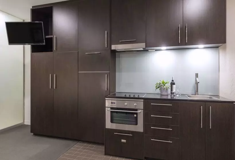 בית מלון כפרי Oaks Melbourne On Collins Suites