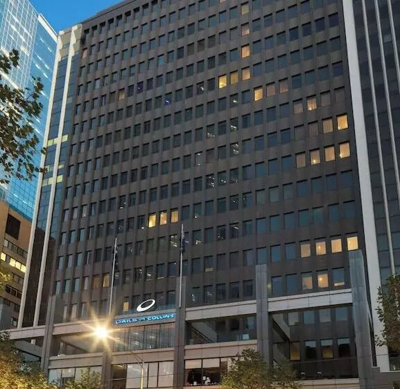 בית מלון כפרי Oaks Melbourne On Collins Suites