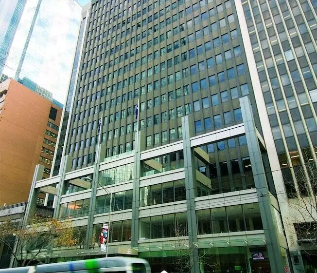 בית מלון כפרי Oaks Melbourne On Collins Suites