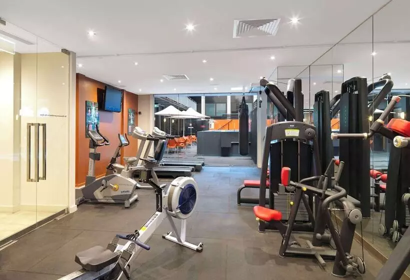 בית מלון כפרי Oaks Melbourne On Collins Suites