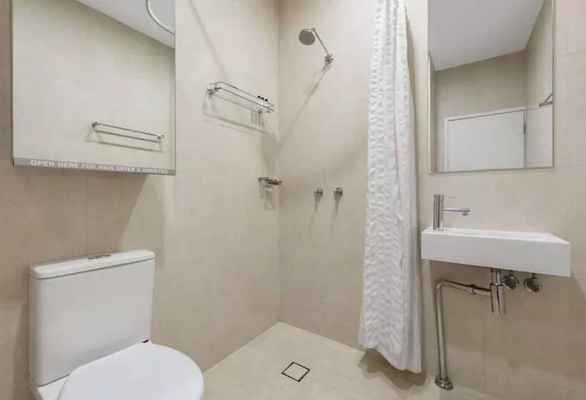 בית מלון כפרי Oaks Melbourne On Collins Suites