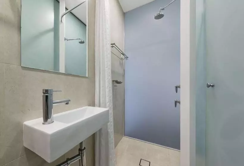 בית מלון כפרי Oaks Melbourne On Collins Suites