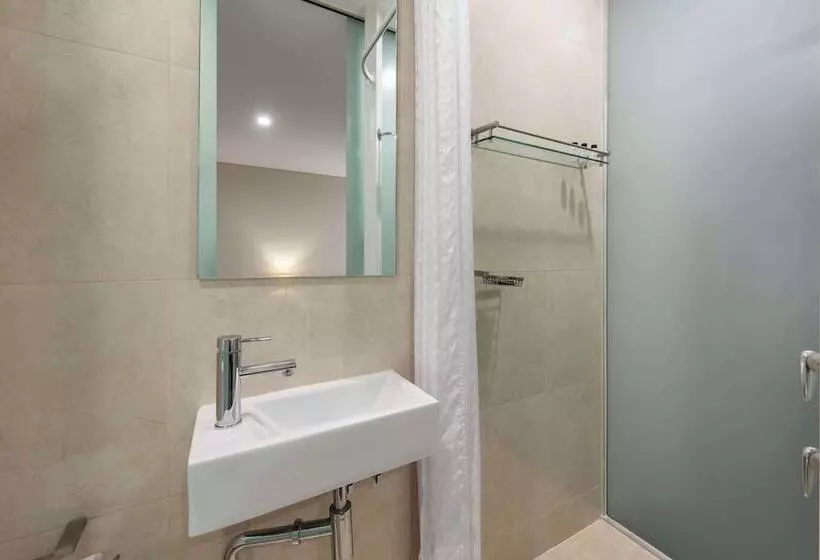 בית מלון כפרי Oaks Melbourne On Collins Suites