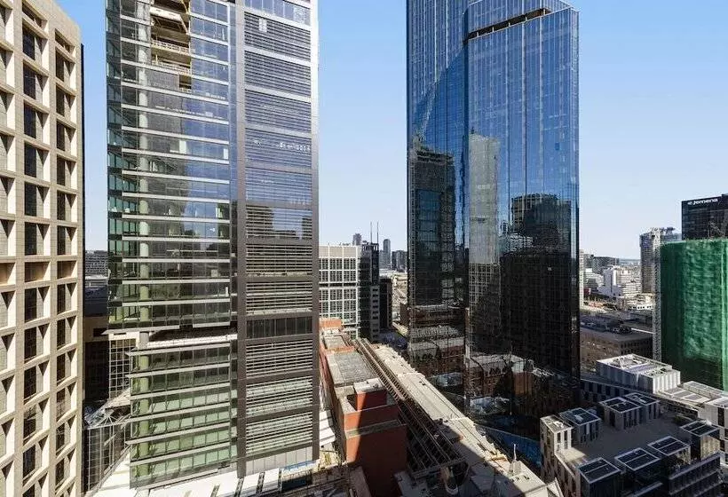 בית מלון כפרי Oaks Melbourne On Collins Suites