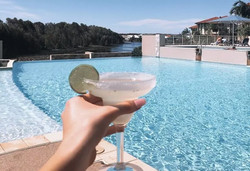 ホテル Pelican Waters Golf Resort