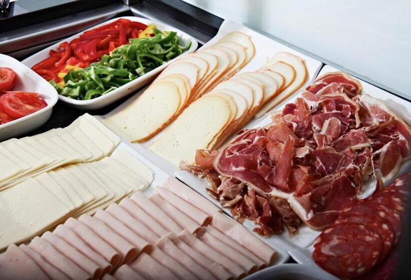 Petit Palace Hotel Tres