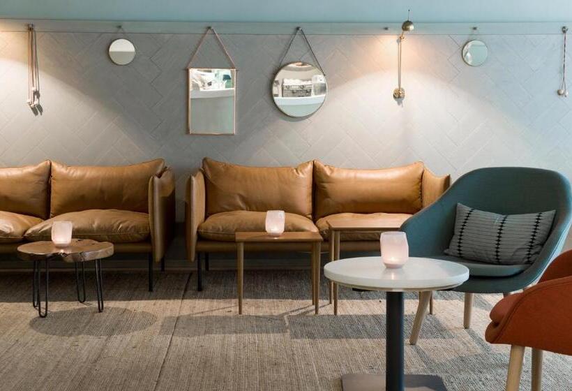 Petit Palace Hotel Tres