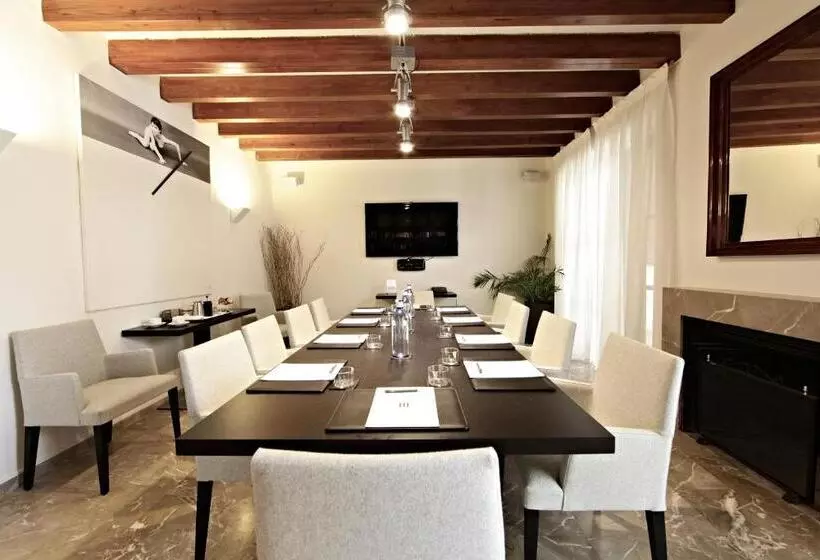 Petit Palace Hotel Tres