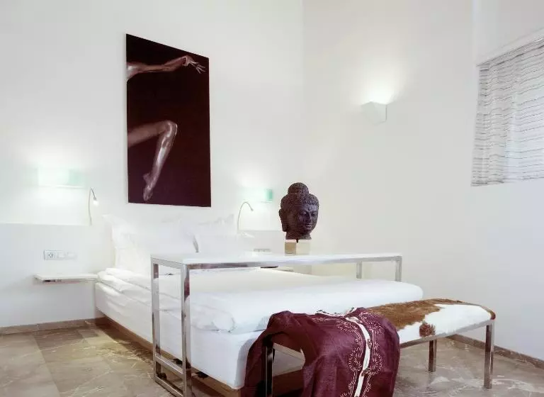 Petit Palace Hotel Tres